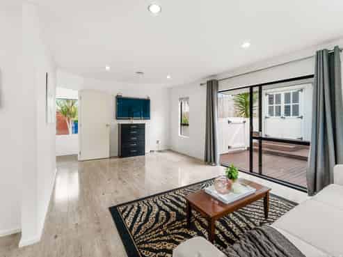 27B Sunnynook Road, Sunnynook