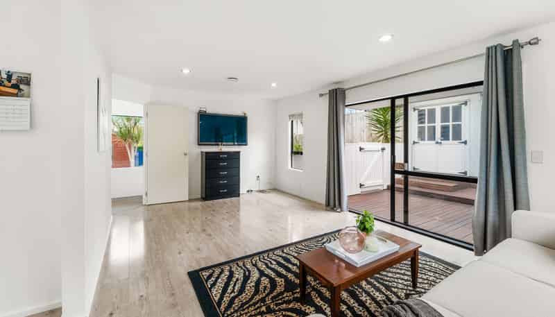 27B Sunnynook Road, Sunnynook