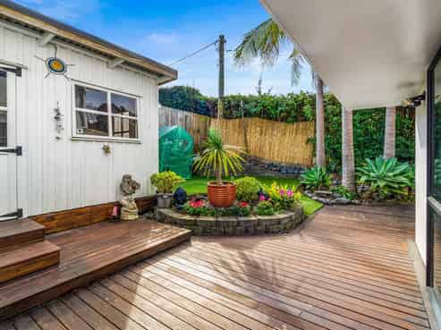 27B Sunnynook Road, Sunnynook