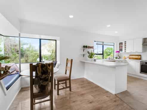 27B Sunnynook Road, Sunnynook