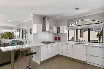 11 Santa Monica Place, Goodwood Heights