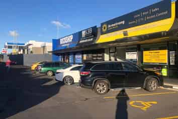 Retail/Showroom for lease in Takapuna