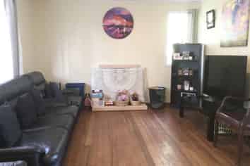 35 Amberley Ave, Te Atatu South