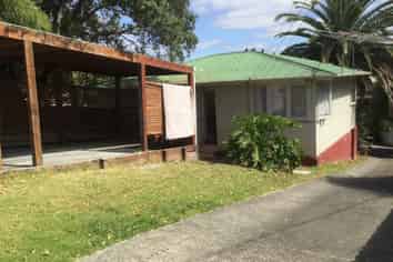 35 Amberley Ave, Te Atatu South