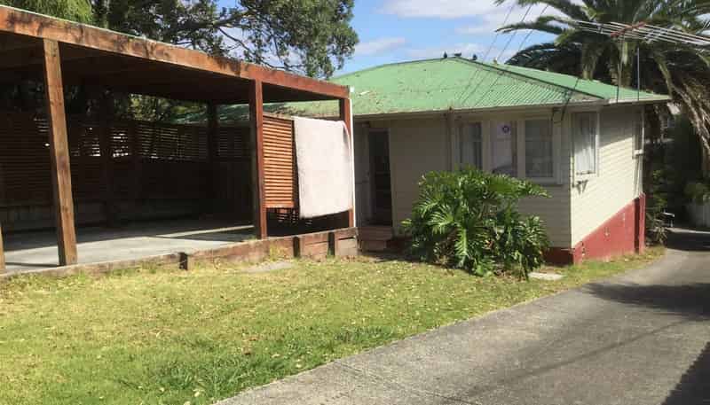 35 Amberley Ave, Te Atatu South