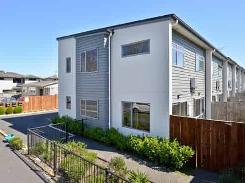1/181 Knighton Road, Hillcrest