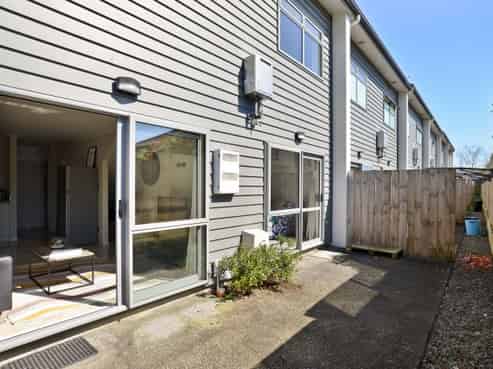 1/181 Knighton Road, Hillcrest