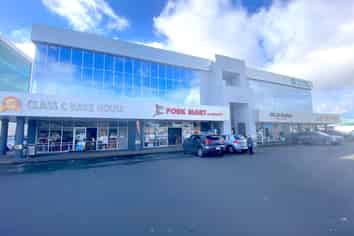 PERFECTLY POSITIONED OFFICE