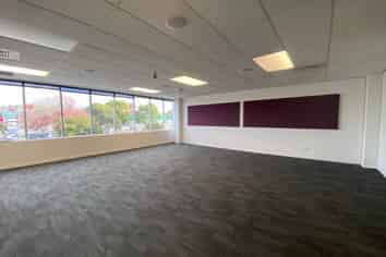 PERFECTLY POSITIONED OFFICE