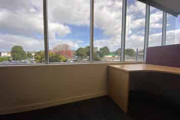 PERFECTLY POSITIONED OFFICE