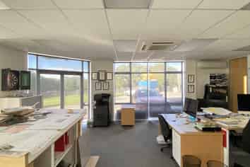 Rare Takapuna office / showroom