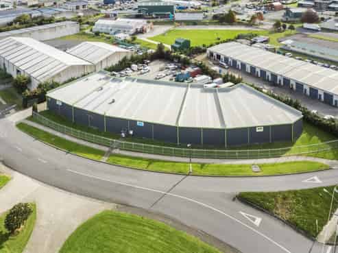 Trophy industrial investment with potential