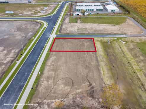 First-mover advantage: design, build and lease