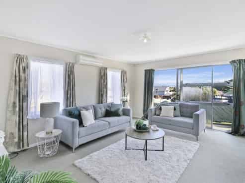 18b Maple Grove, Maungaraki