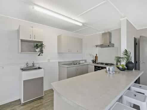 18b Maple Grove, Maungaraki