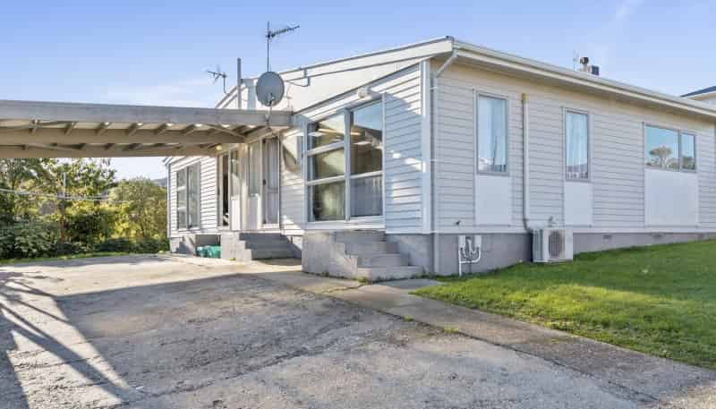 18b Maple Grove, Maungaraki