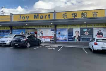 HIGH PROFILE LOCATION – BE QUICK!