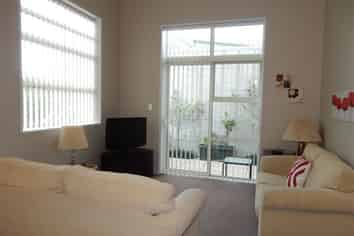 2/43 Main Road, Redcliffs