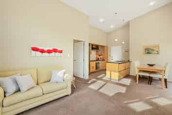 2/43 Main Road, Redcliffs