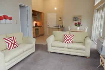 2/43 Main Road, Redcliffs