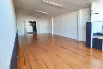VERY LARGE AFFORDABLE OFFICE/STUDIO