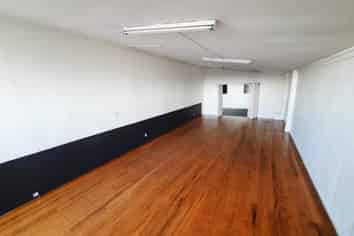 VERY LARGE AFFORDABLE OFFICE/STUDIO