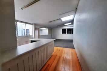 VERY LARGE AFFORDABLE OFFICE/STUDIO