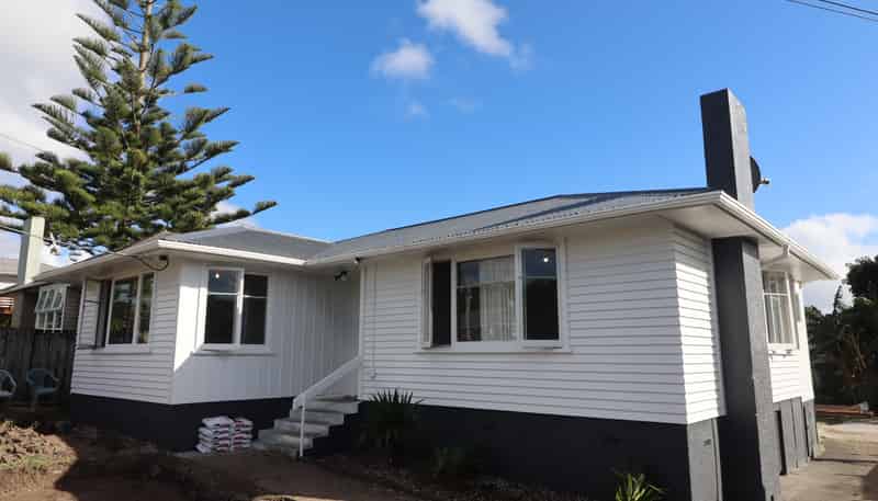 11 Barrys Road, Glendene