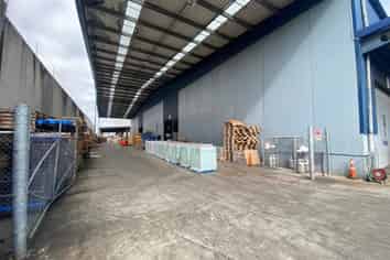 Substantial Airport Oaks industrial