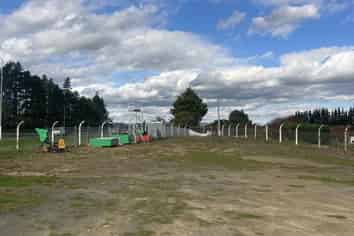 A stone's throw away from SH1 (2,500sqm yard)