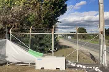 A stone's throw away from SH1 (2,500sqm yard)