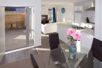 2/5 Jones Crescent, Melville