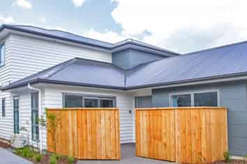 2/5 Jones Crescent, Melville