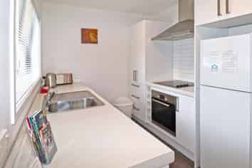 4/5 Jones Crescent, Melville