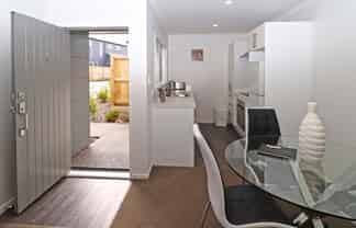 4/5 Jones Crescent, Melville