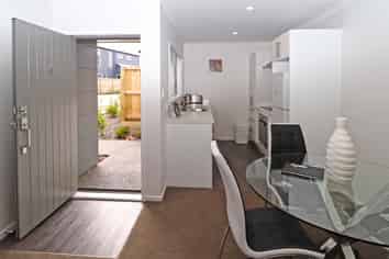 4/5 Jones Crescent, Melville