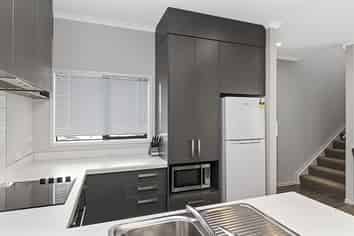 2/20 Hunter Street, Hamilton Lake