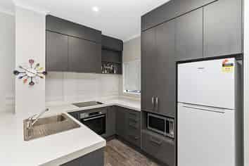 2/20 Hunter Street, Hamilton Lake