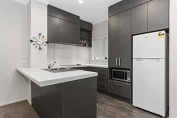 2/20 Hunter Street, Hamilton Lake