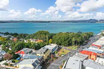 Licensed Cafe - Located in the Heart of Devonport