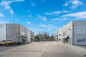 Smart & Sunny Office