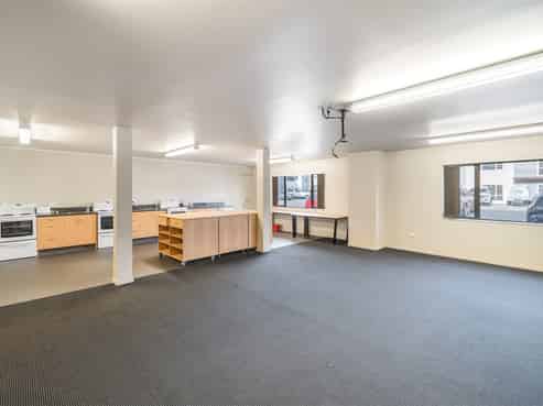 Tidy & Versatile Office With Carparking