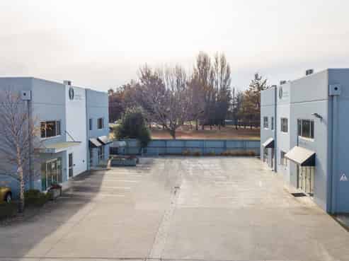 Tidy & Versatile Office With Carparking