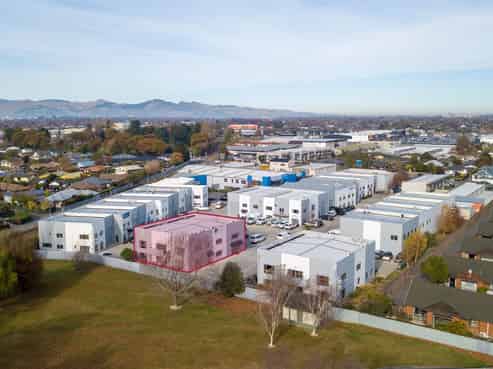 Tidy & Versatile Office With Carparking