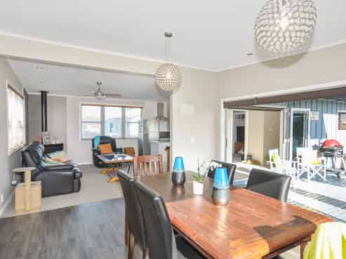 300 Ocean Road, Whangamata