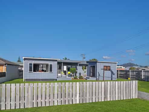 300 Ocean Road, Whangamata