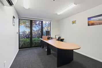 66m2* Warm, Sunny Ground Floor Office