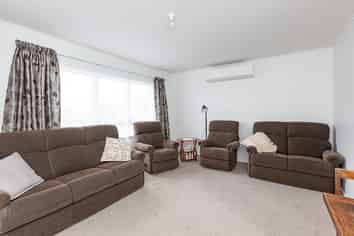 51A Exeter Crescent, Pirimai