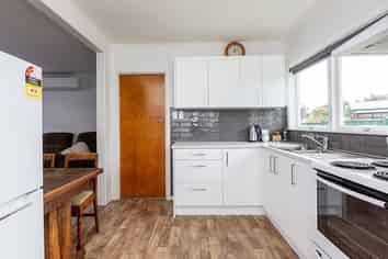 51A Exeter Crescent, Pirimai