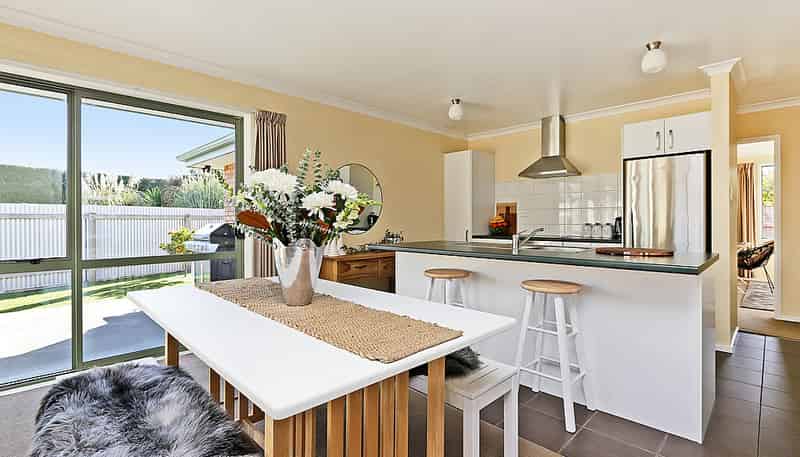 1021 Reka Street, Akina